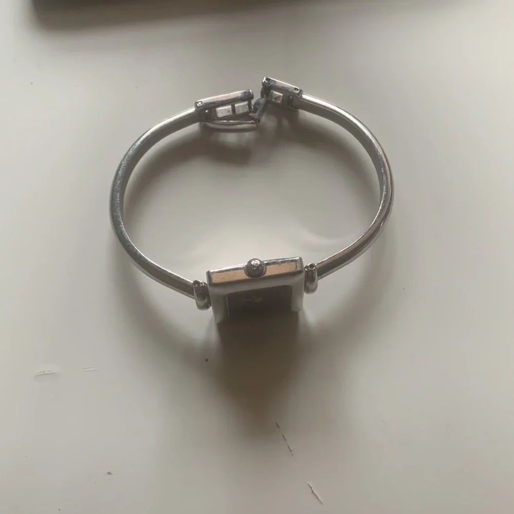 Gucci square bangle watch - Picture 3 of 5